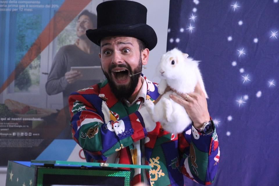 Featured image for “MAGIC SHOW”